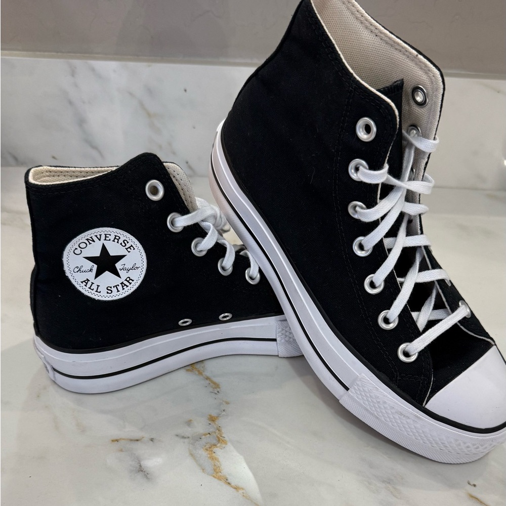 **New in box** High top Platform